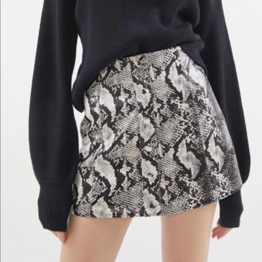 NWOT UO button up skirt